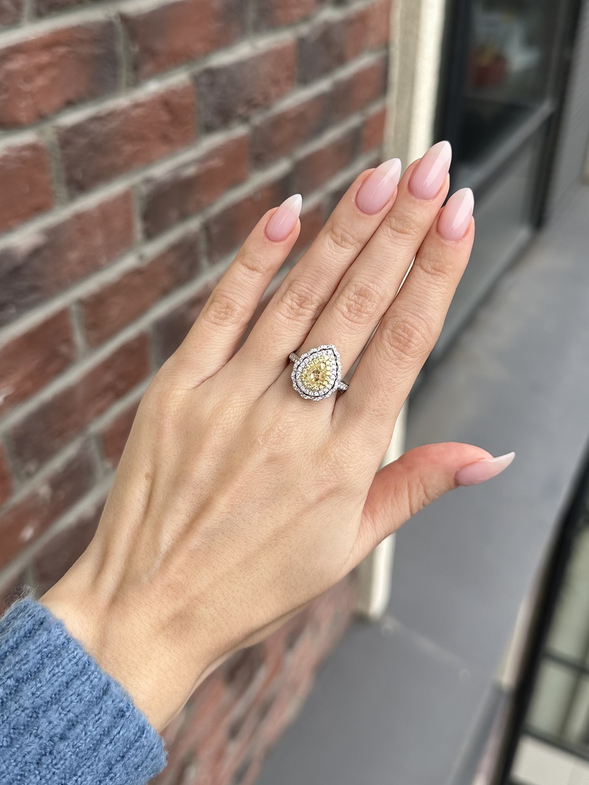 Кольцо с желтым бриллиантом Fancy 1.66ct