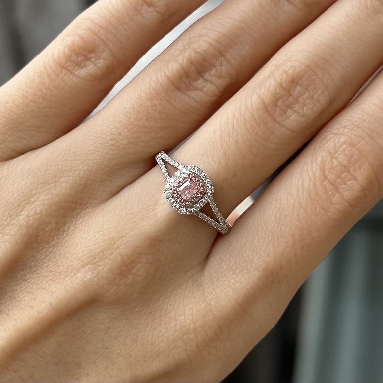Кольцо с розовыми и белыми бриллиантами