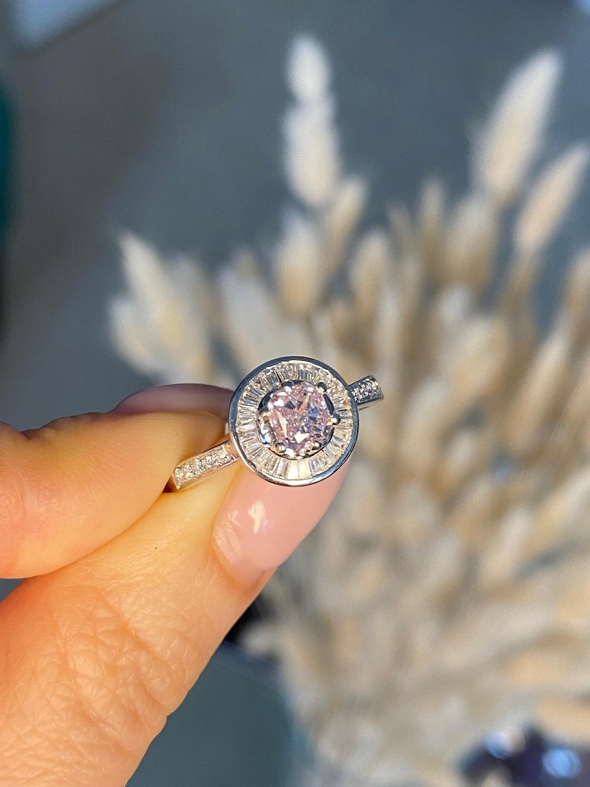 Кольцо с розовым бриллиантом Fancy Light Pink 0.52ct