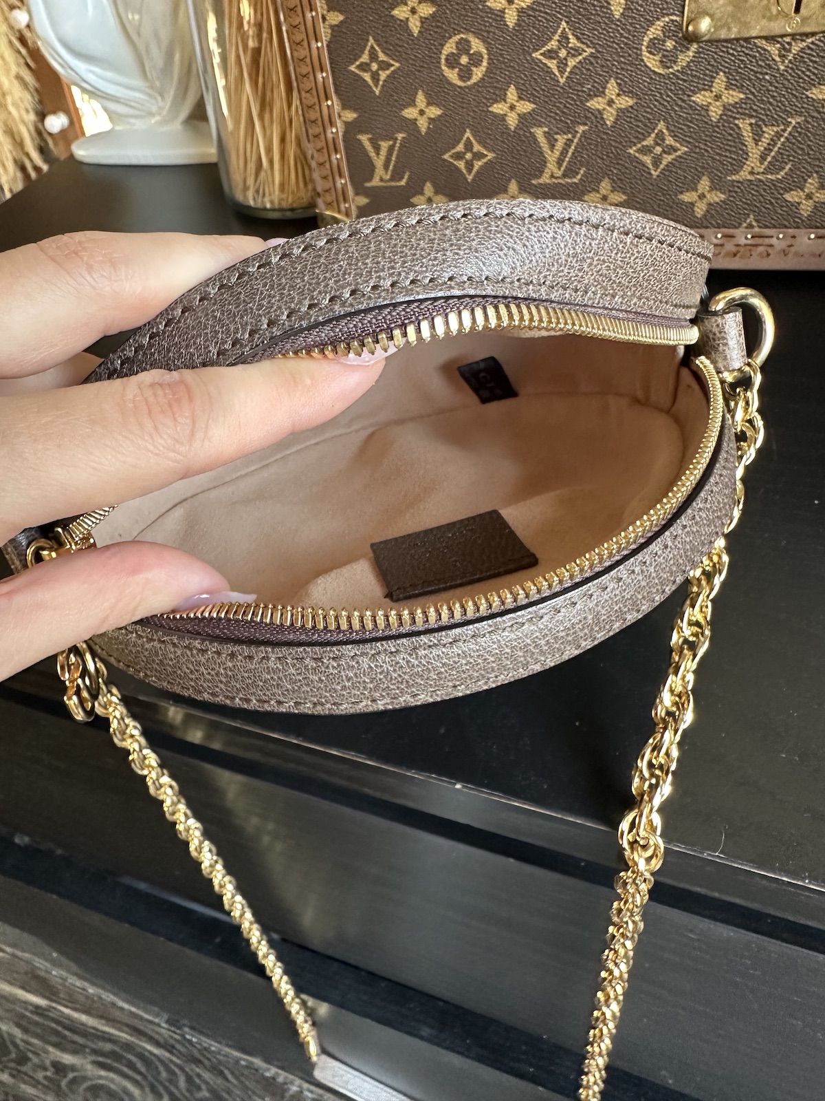 Круглая сумка Gucci Ophidia GG