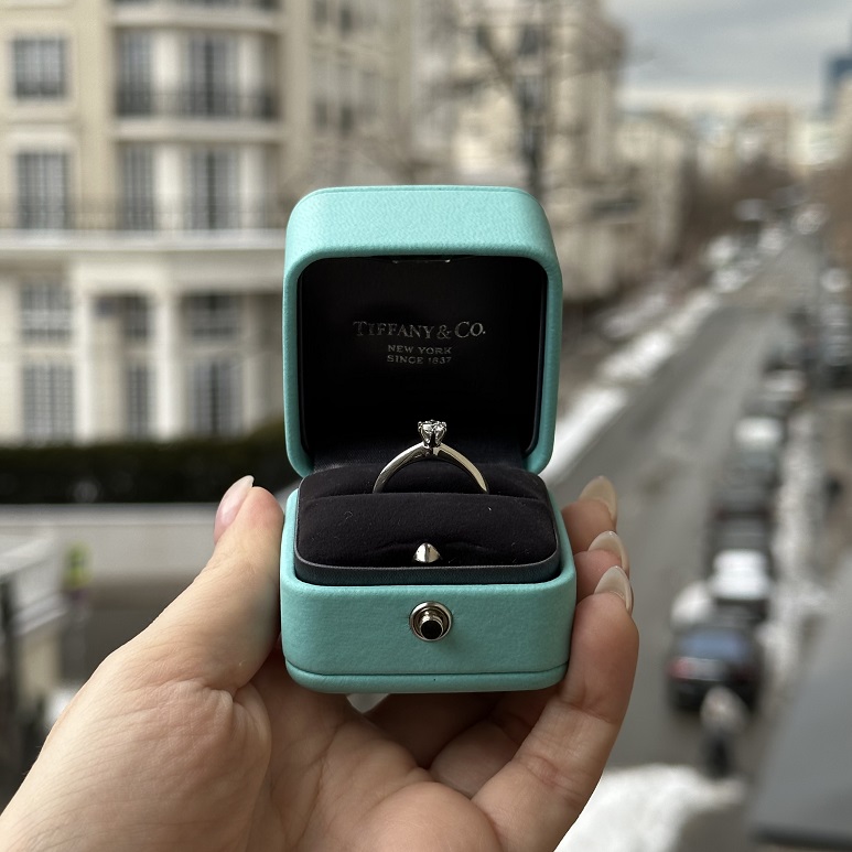 Кольцо Tiffany с бриллиантом 0.26ct купить в Москве за 135 000 руб. Женские Платина С историей