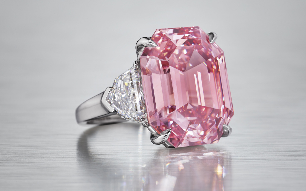 Кольцо з розовым бриллиантом